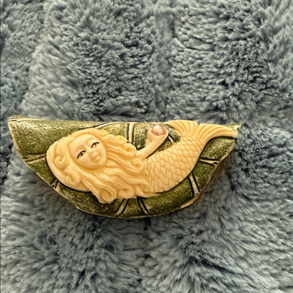 Vintage 1980s Mermaid Carved Brooch in Green and Cream